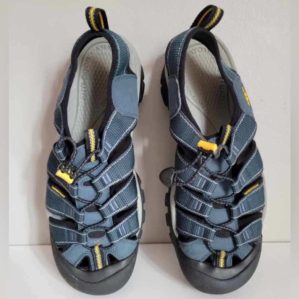 Men’s Keen close toe sandal, size 10